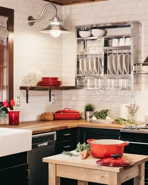 Cream shaker kitchen, Classic · Plate rack